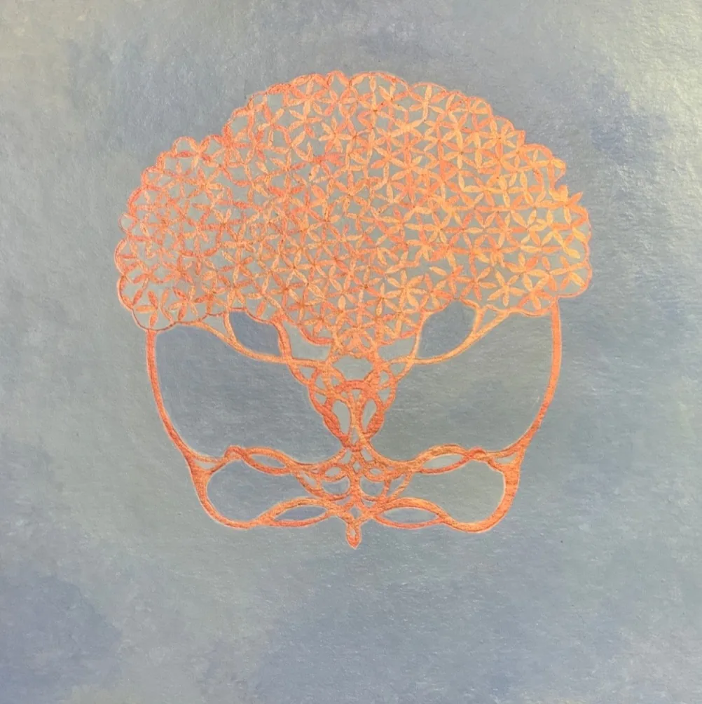 Árbol con figura femenina sobre el mapa de América, obra Red Mira